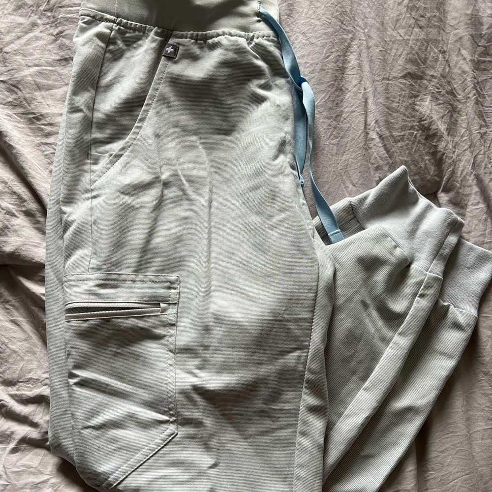 GRAY XS/p Zamora FIGS slightly used